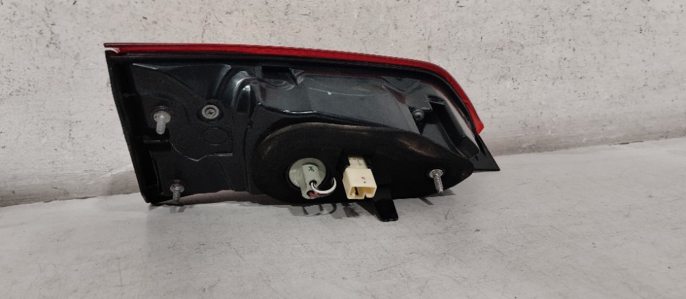 Lanterna Direita Da Tampa Yaris Sedan 2019/2023 Recuperado. 7