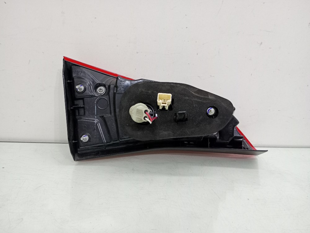 Lanterna Direita Da Tampa Yaris 2018 A 2021 Original Recup. Direito/passageiro Vermelho 2