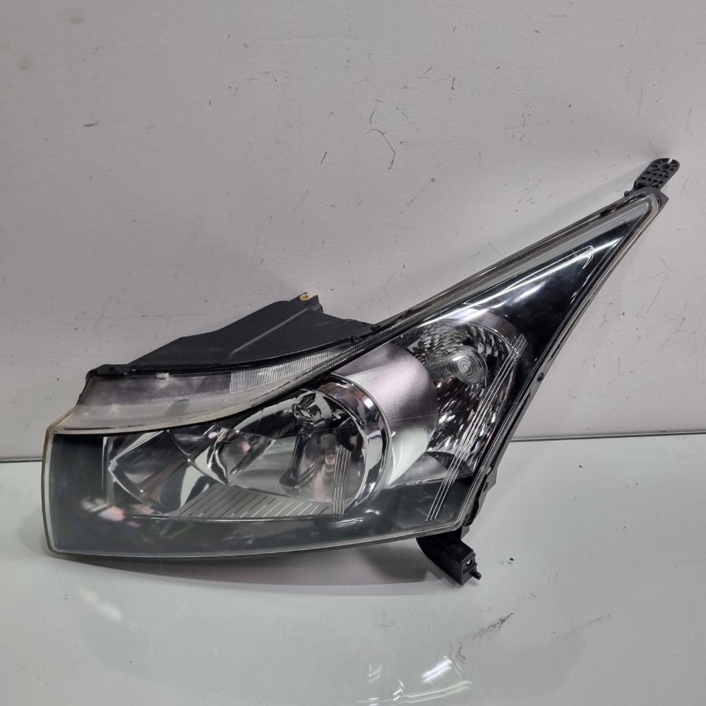 Farol Meia Luz Do Lado Esquerdo Chevrolet Cruze 2012/2014 Esquerdo/motorista 2