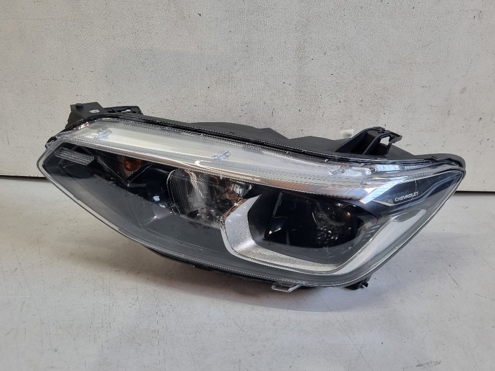 Farol Esquerdo Chevrolet Tracker 2020/2024 Recuperado Origi. Esquerdo/motorista 1