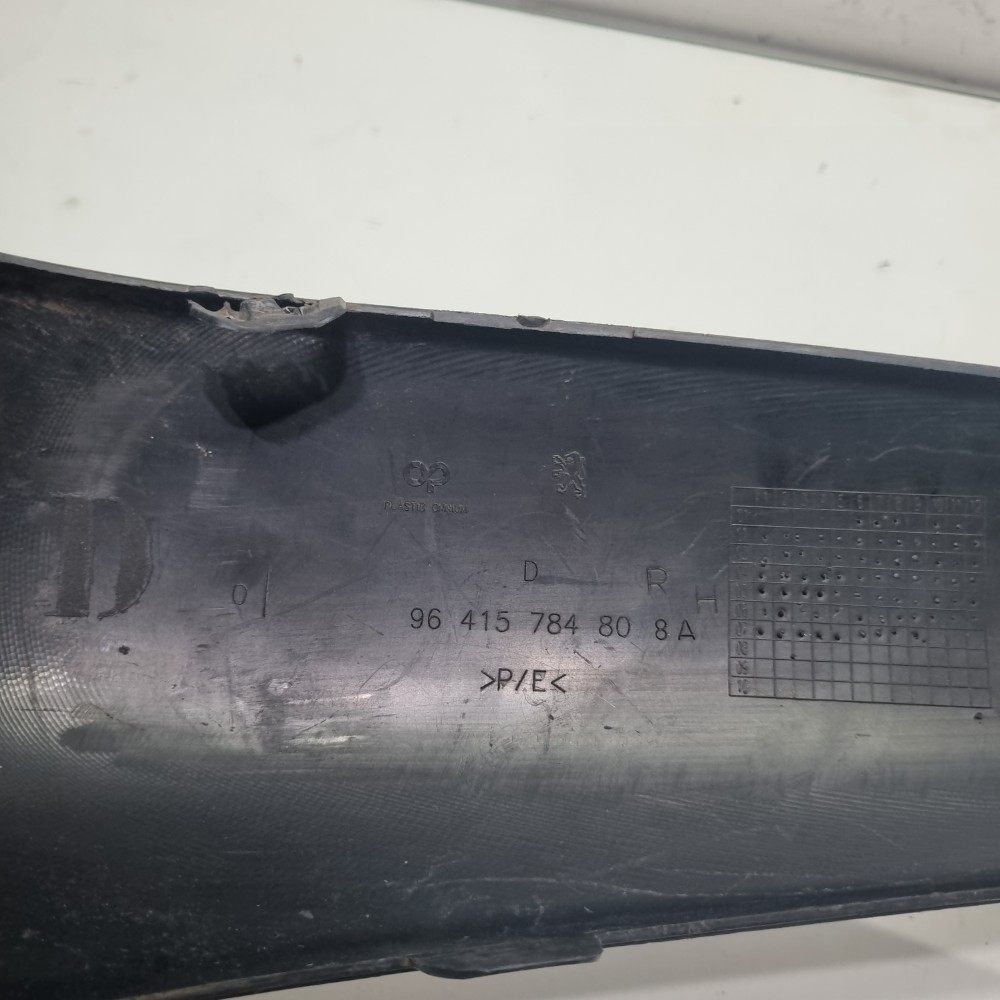 Moldura Direita Parachoque Traseiro Peugeot 206 4