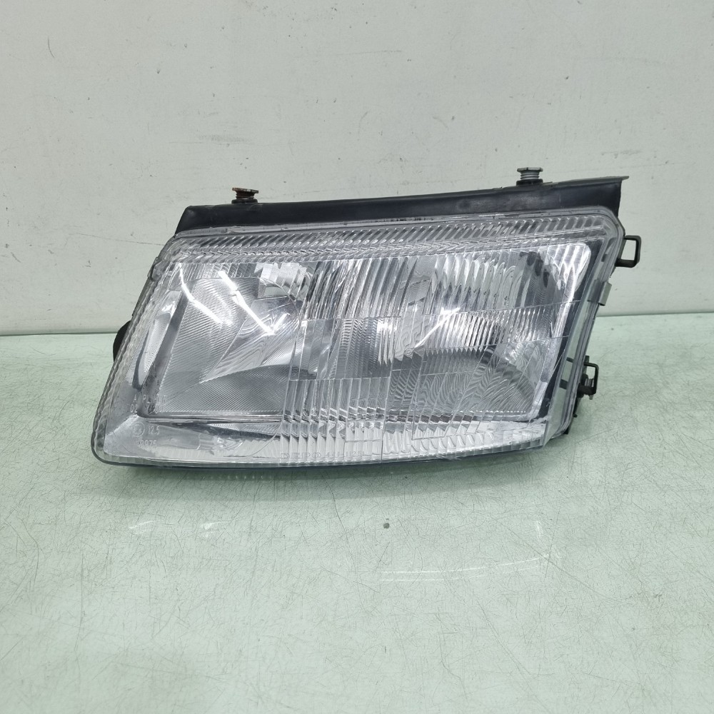 Farol Do Lado Esquerdo Volkswagen Passat Modelos 1996/1999 Esquerdo/motorista 1