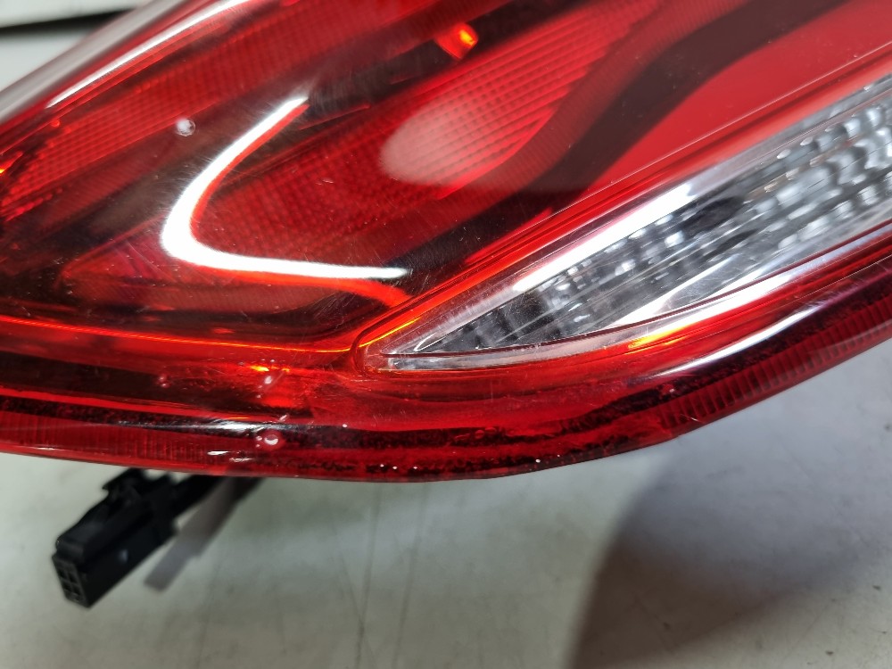 Lanterna Dir. da tampa traseira Chevrolet Tracker 2020/2023 4