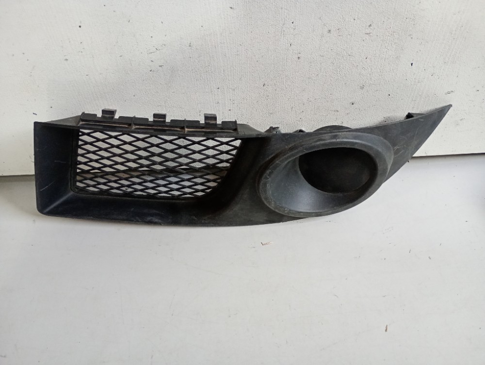 Moldura  Esquerdo  Do Farol De Milha  Doblo 2010/2015 Usado. Preto Esquerdo 2