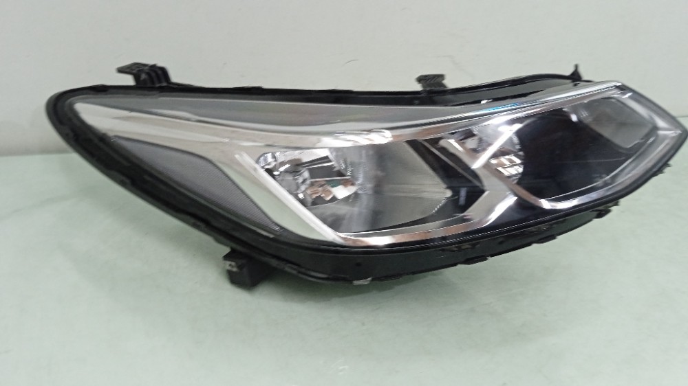 Farol Direito S Led Chevrolet Cruze 2017 2018 2019 2020 2021 Direito/passageiro 2