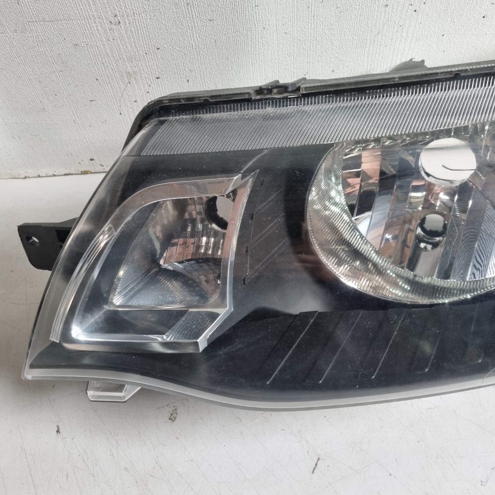 Farol Do Lado Esquerdo Renault Kwid Modelos 2017/2022 Esquerdo/motorista 2