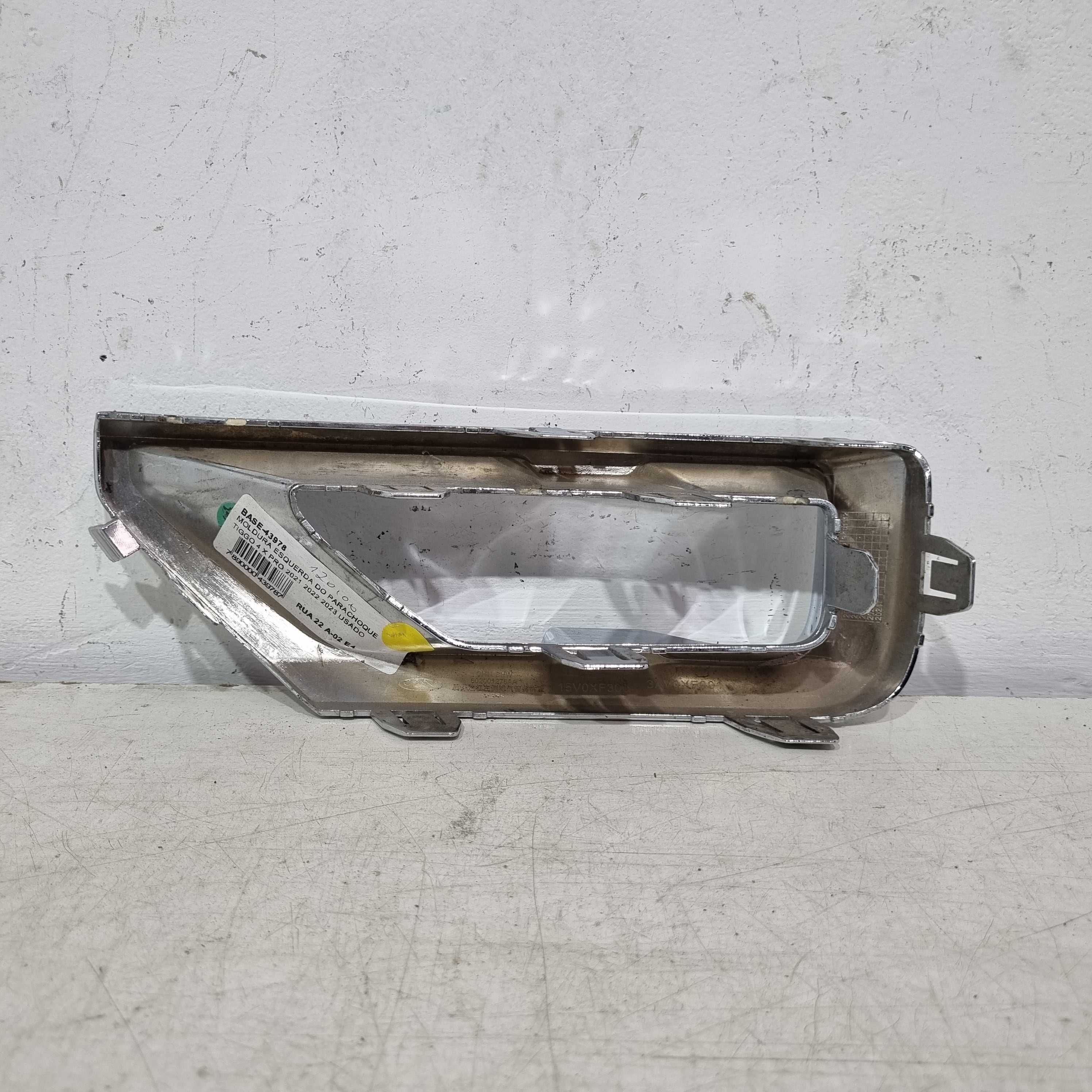 Moldura Esquerda Parachoque Chery Tiggo 4x Pro 2022/2023 2