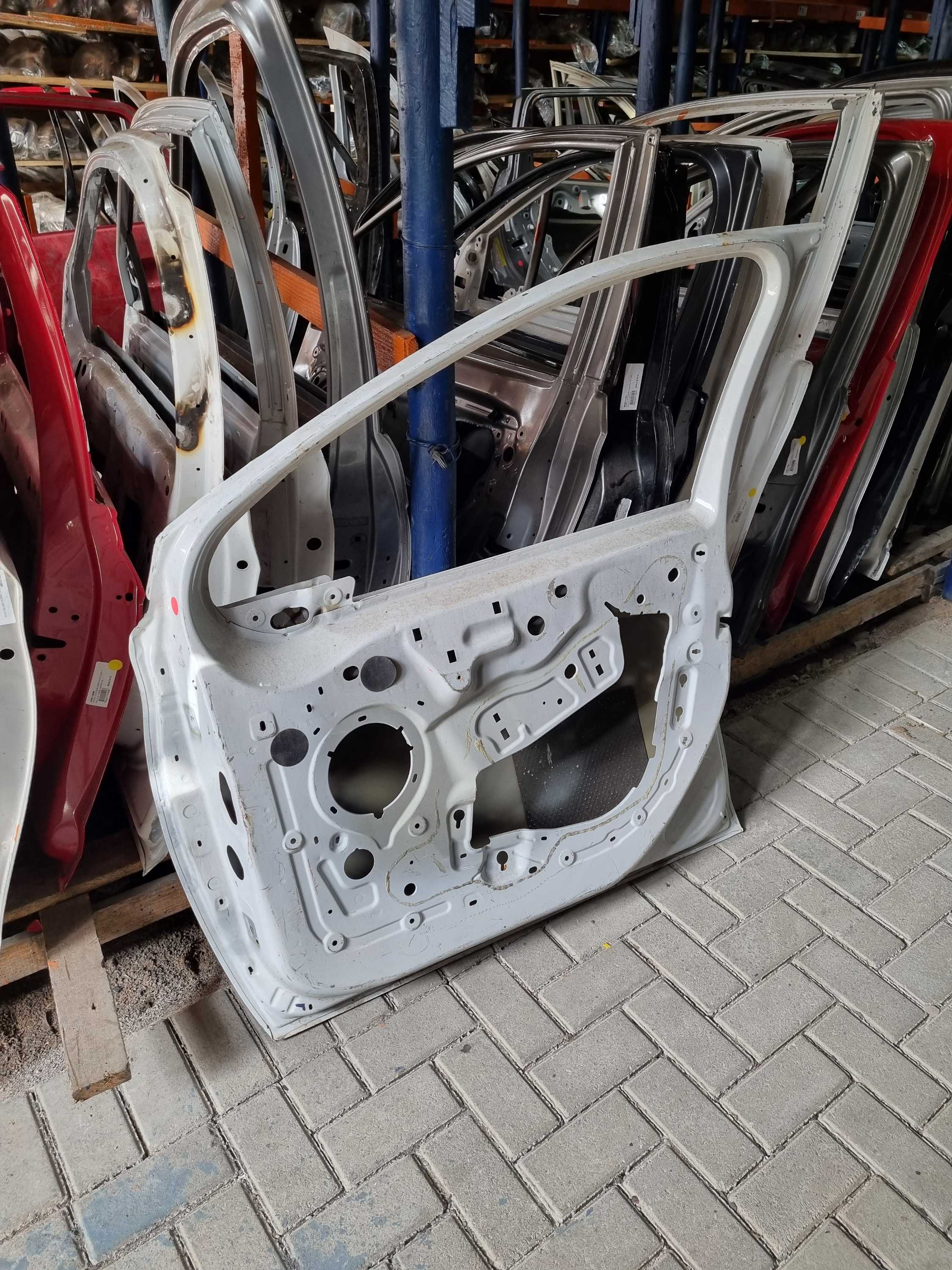 Porta dianteira lado direito recuperada 208 2013/2019 2