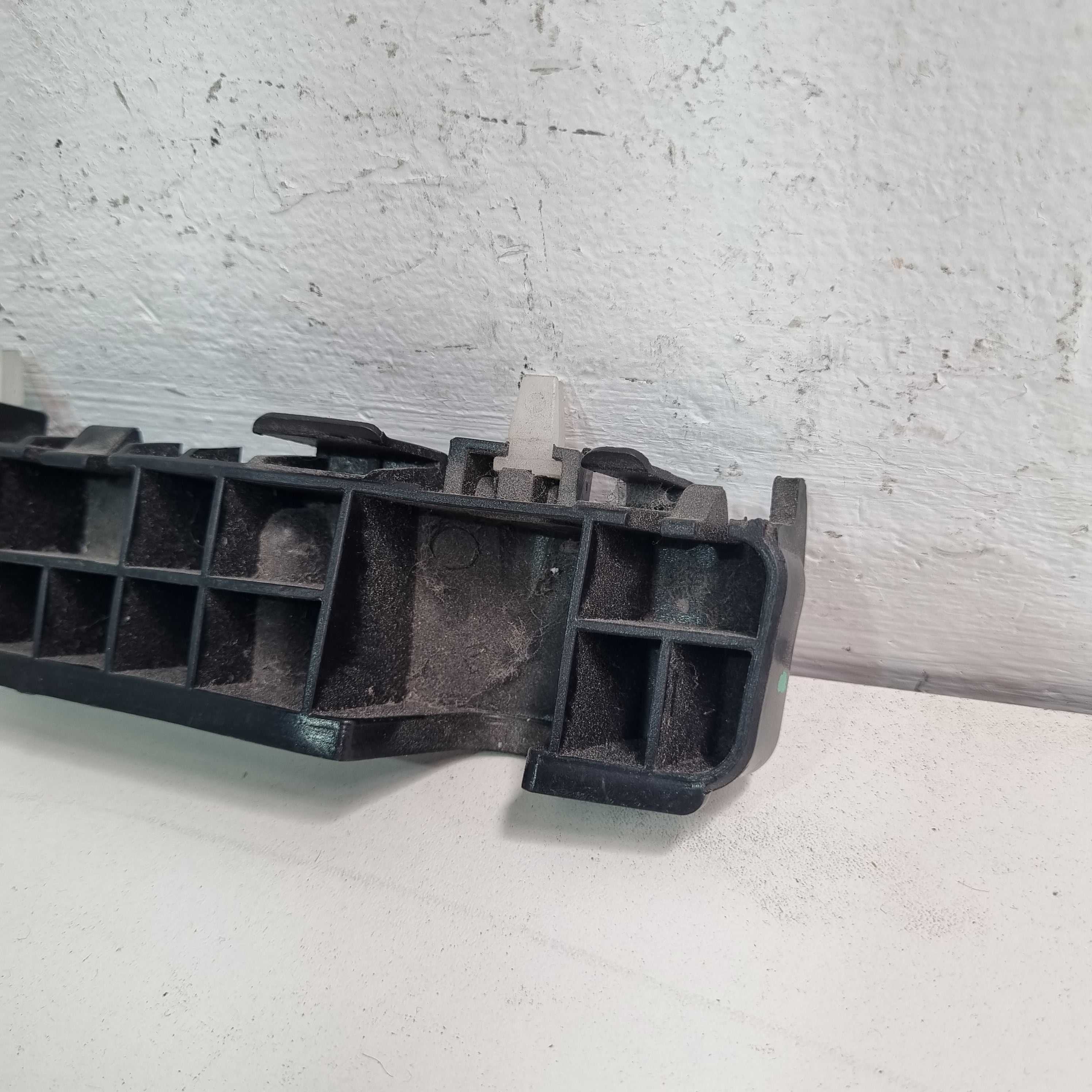 Guia Direita Do Parachoque Dianteiro Hb20 Modelos 2012/2018 2