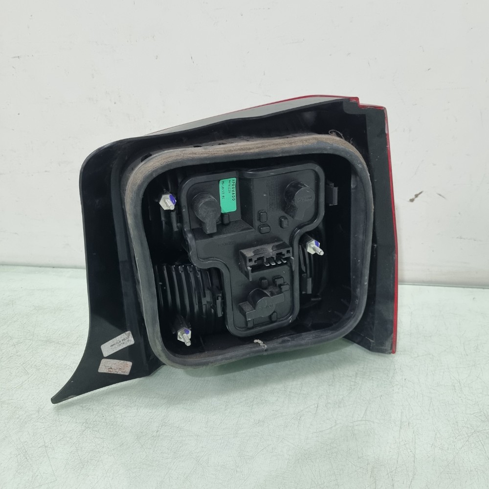 Lanterna Tampa Tras Esquerda Fumê  Fiat Uno 2008 / 2012 Rec. 7
