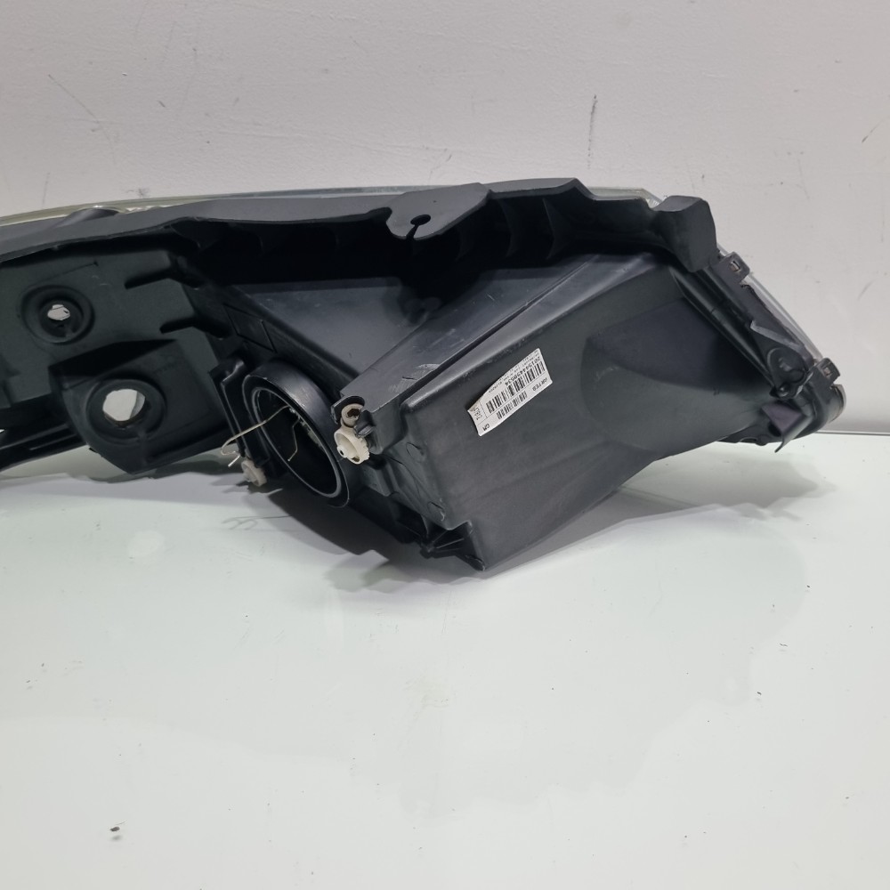 Farol Do Lado Esquerdo Chevrolet Onix Modelos 2015/2018 Esquerdo/motorista 8