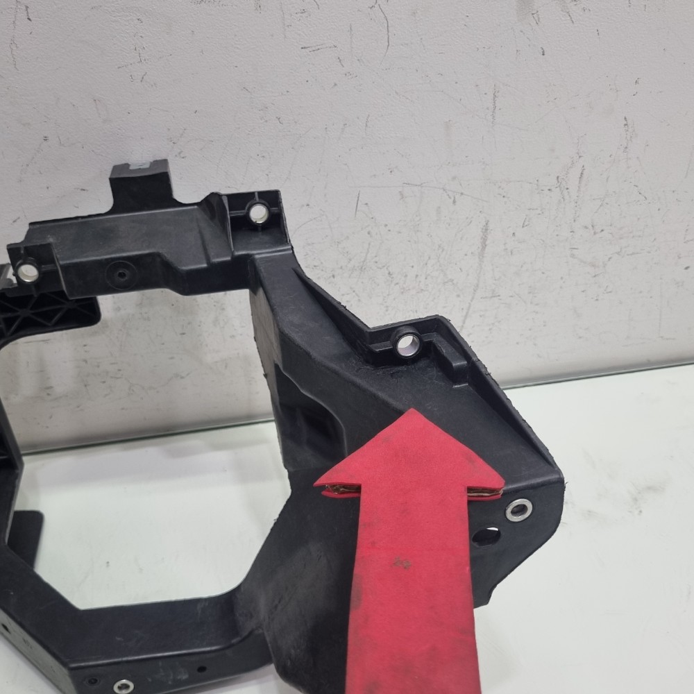 Suporte Direito do Farol Inferior Fiat Toro 2016–2024 Original 6