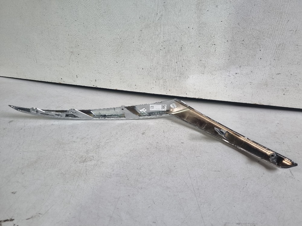 Friso Esquerdo Da Grade Nissan Kicks 2021/2024 Semi-novo 4