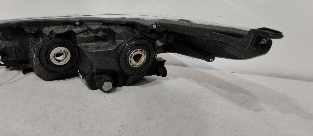 Farol  Direito  Máscara Negra  Yaris 2020 A 2023 Recuperado. 3