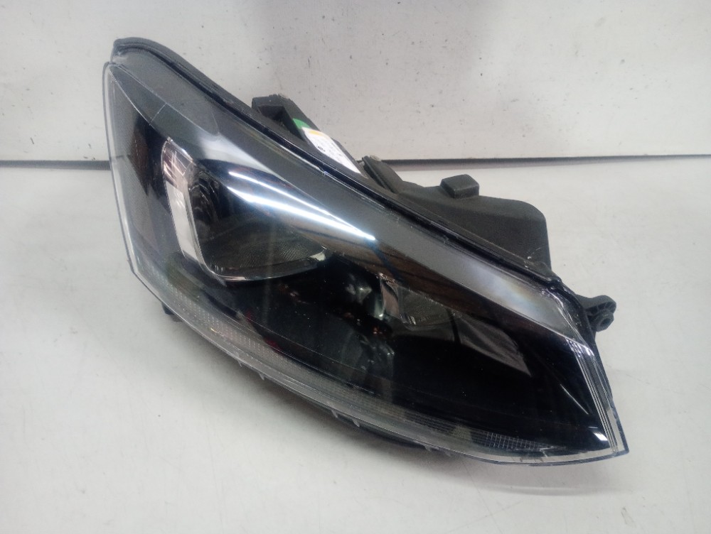 Farol Dianteiro Direito Do Volkswagen Cross Fox 2015/2021 Direito/passageiro 2