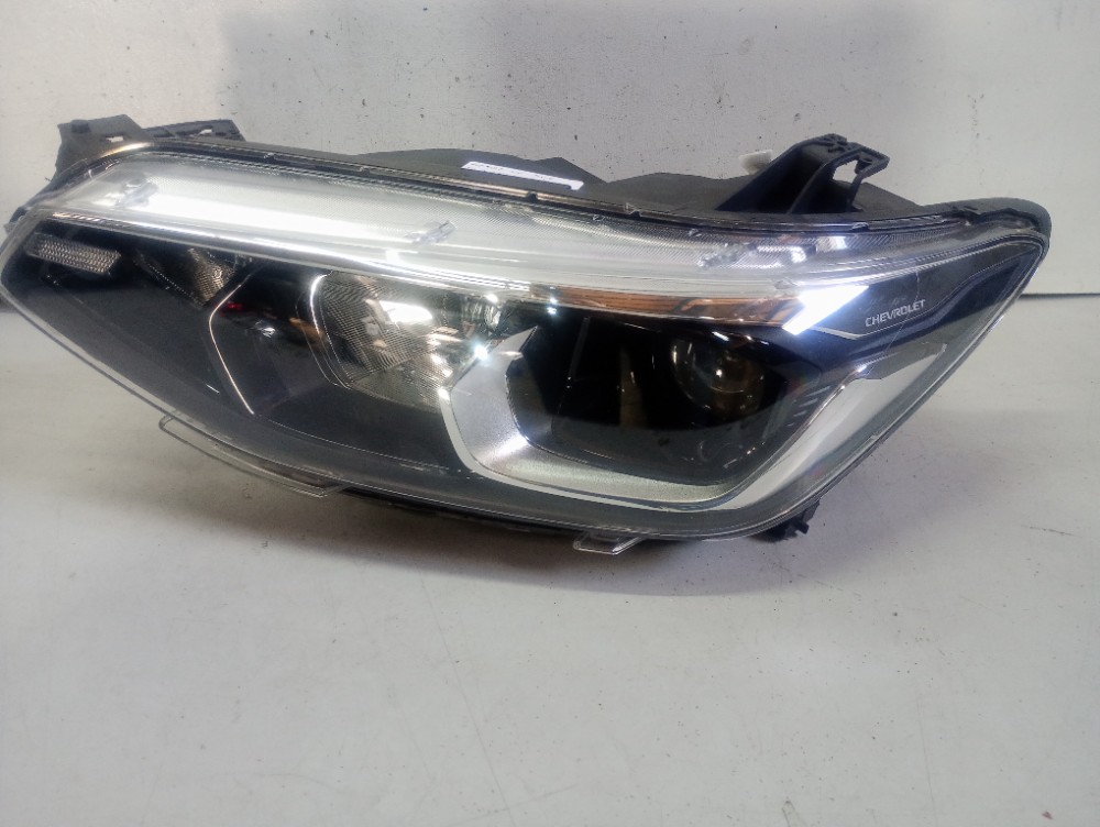Farol Esquerdo Chevrolet Tracker 2020/2024 Original Esquerdo/motorista 1