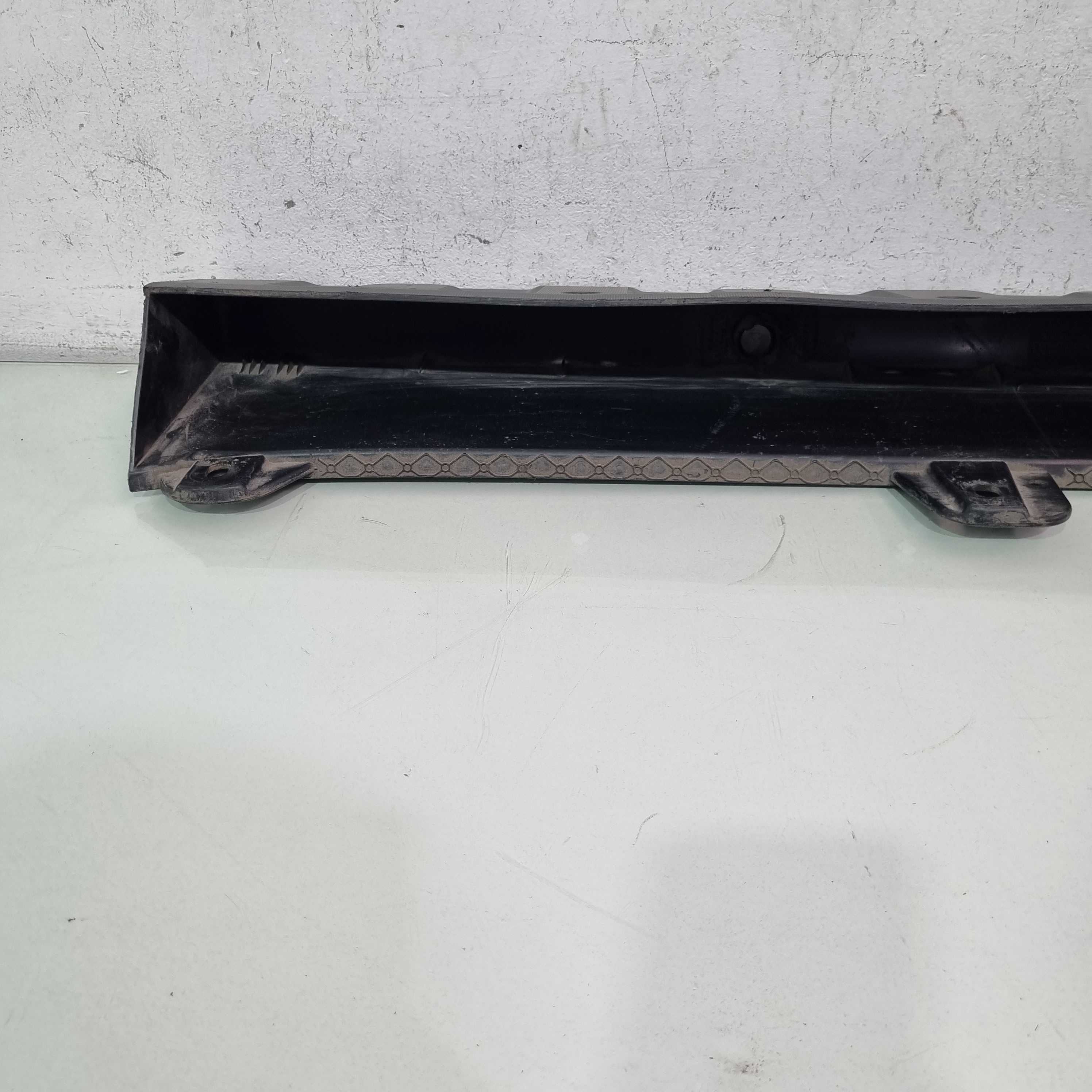Moldura Central Parachoque Traseiro Fiat Strada 2020/2023 6