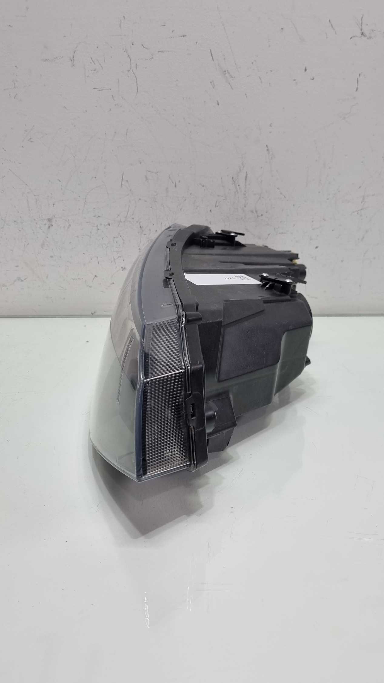 Farol lado direito Volkswagen Polo mascara negra 2017/2022 1