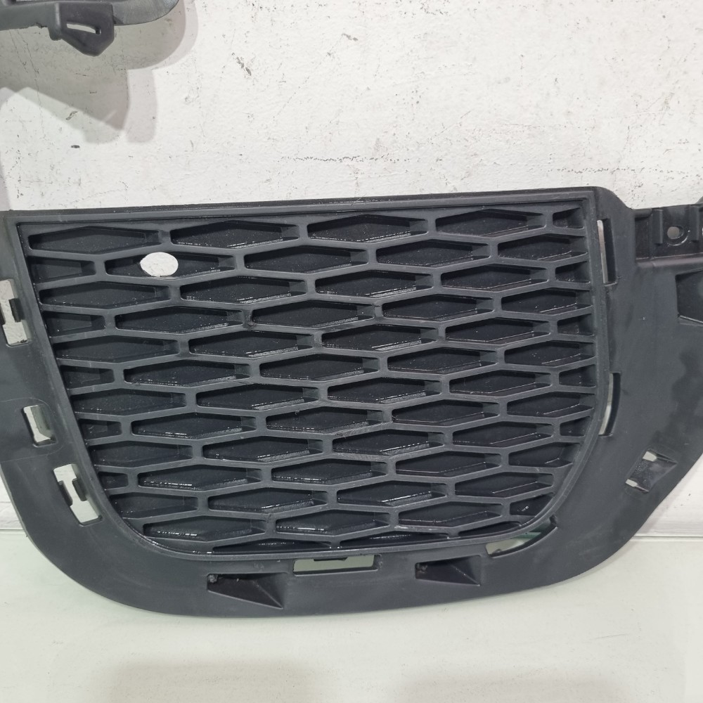 Moldura Farol De Milha Direito Land Rover Evoque 2016/2018 Direito
