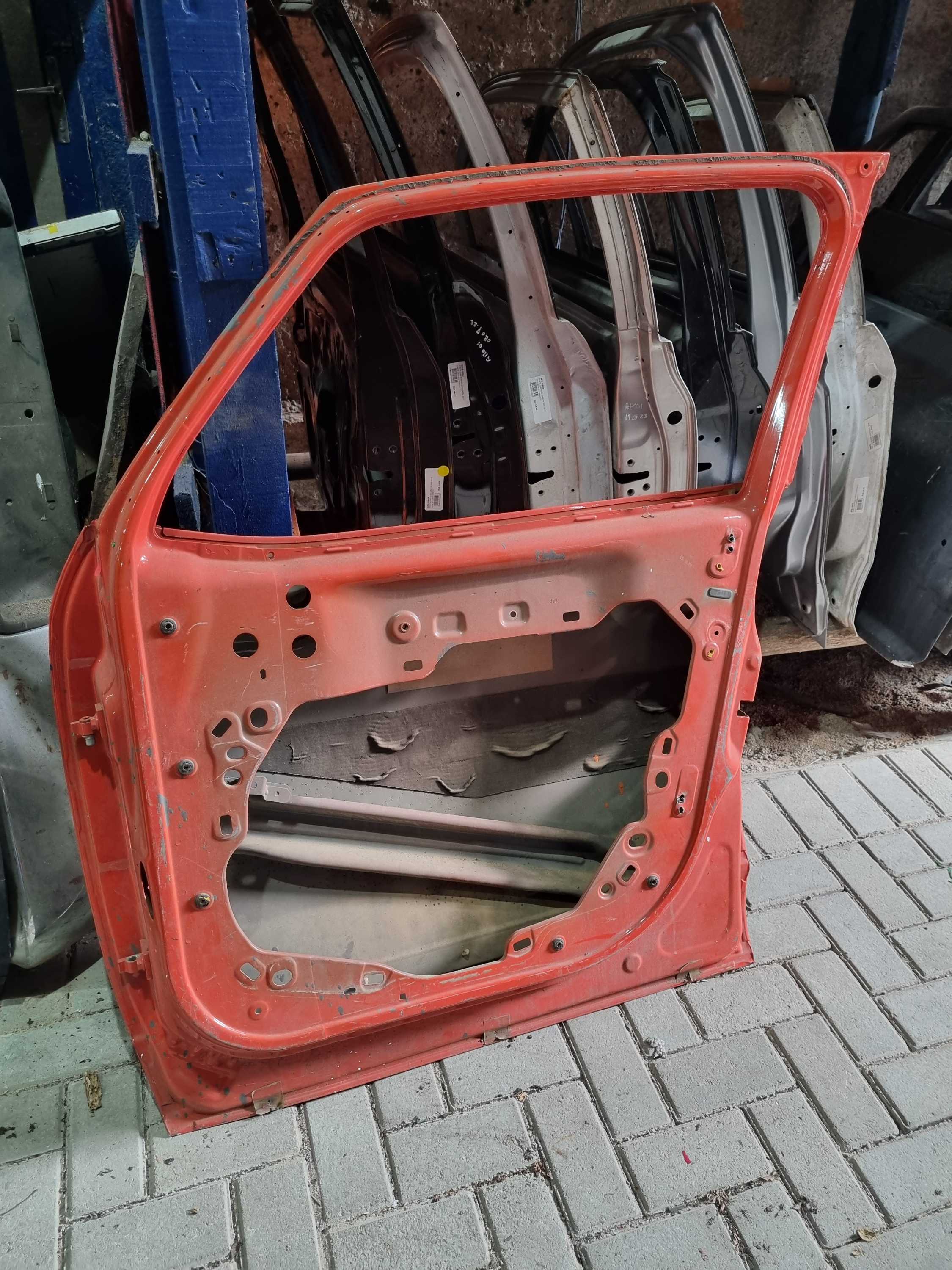 Porta dianteira lado direito recuperado Renegade 2016 / 2023 2