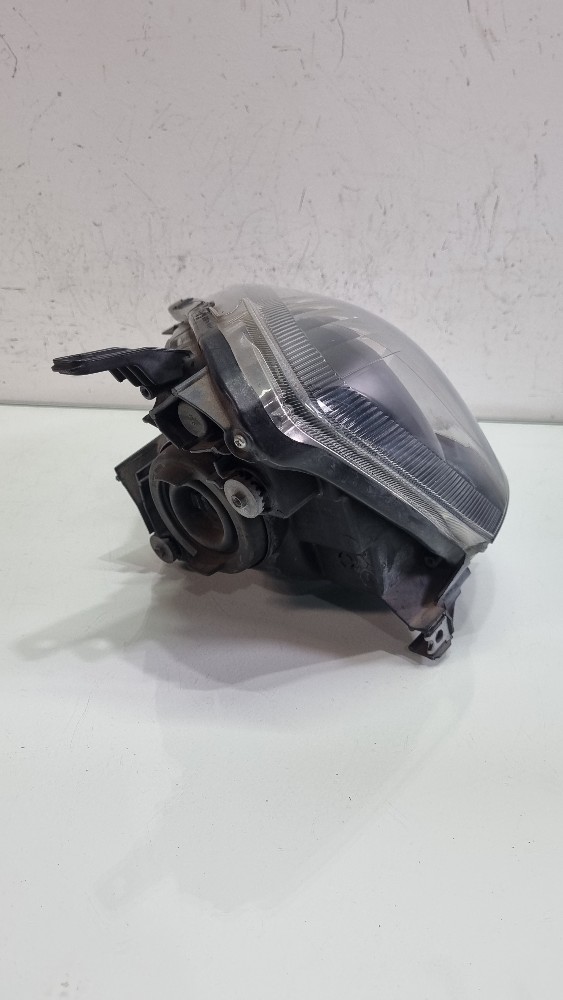 Farol direito mascara negra Toyota Etios  modelo 2016/2020 4