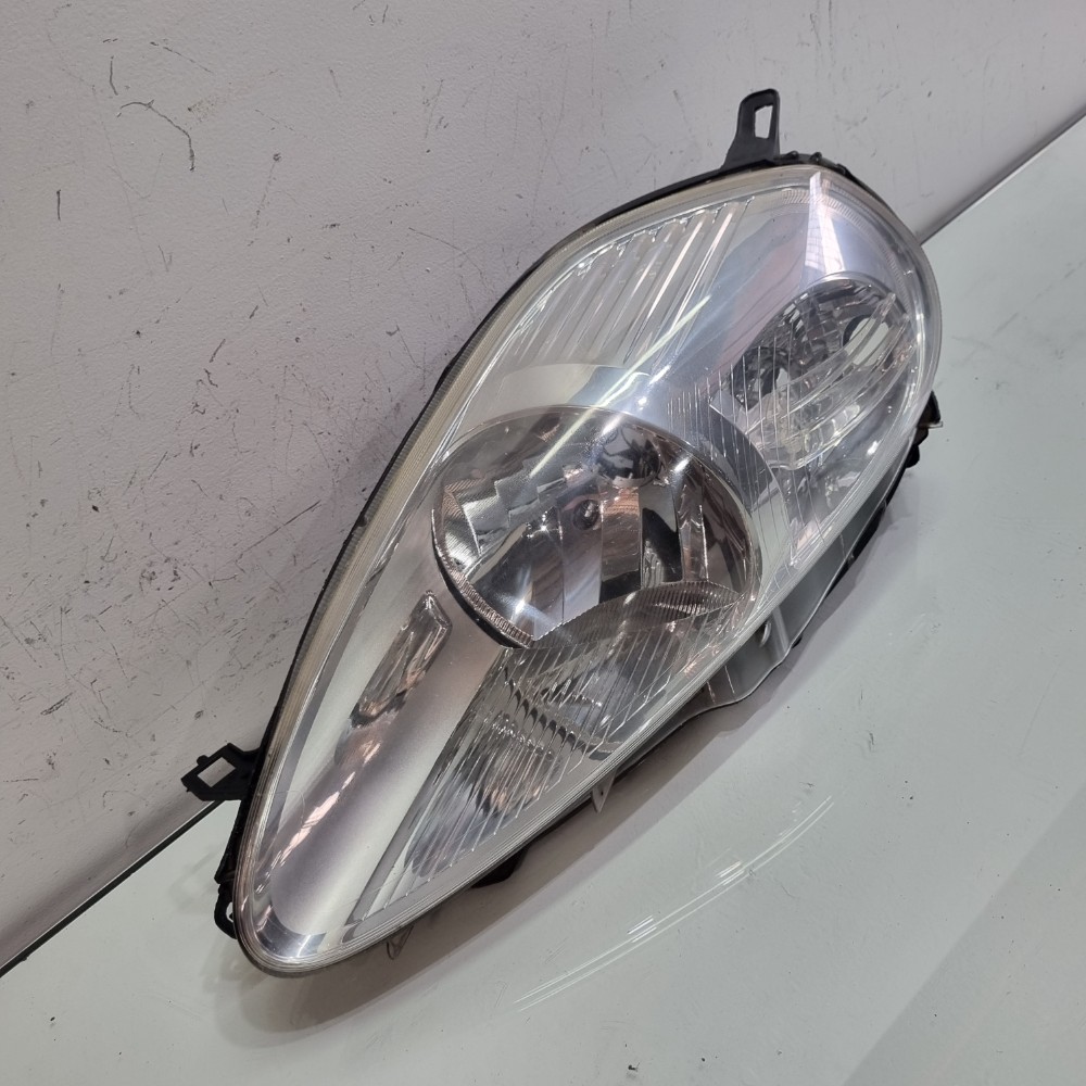 Farol Do Lado Esquerdo Fiat Punto Modelos 2008/2012 Esquerdo/motorista 4