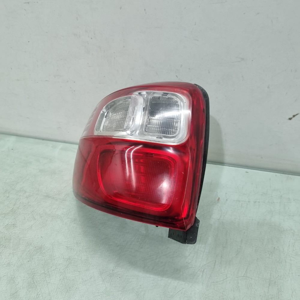 Lanterna Do Lado Esquerdo Fiat Strada Modelos 2014/2019 Esquerdo/motorista 2