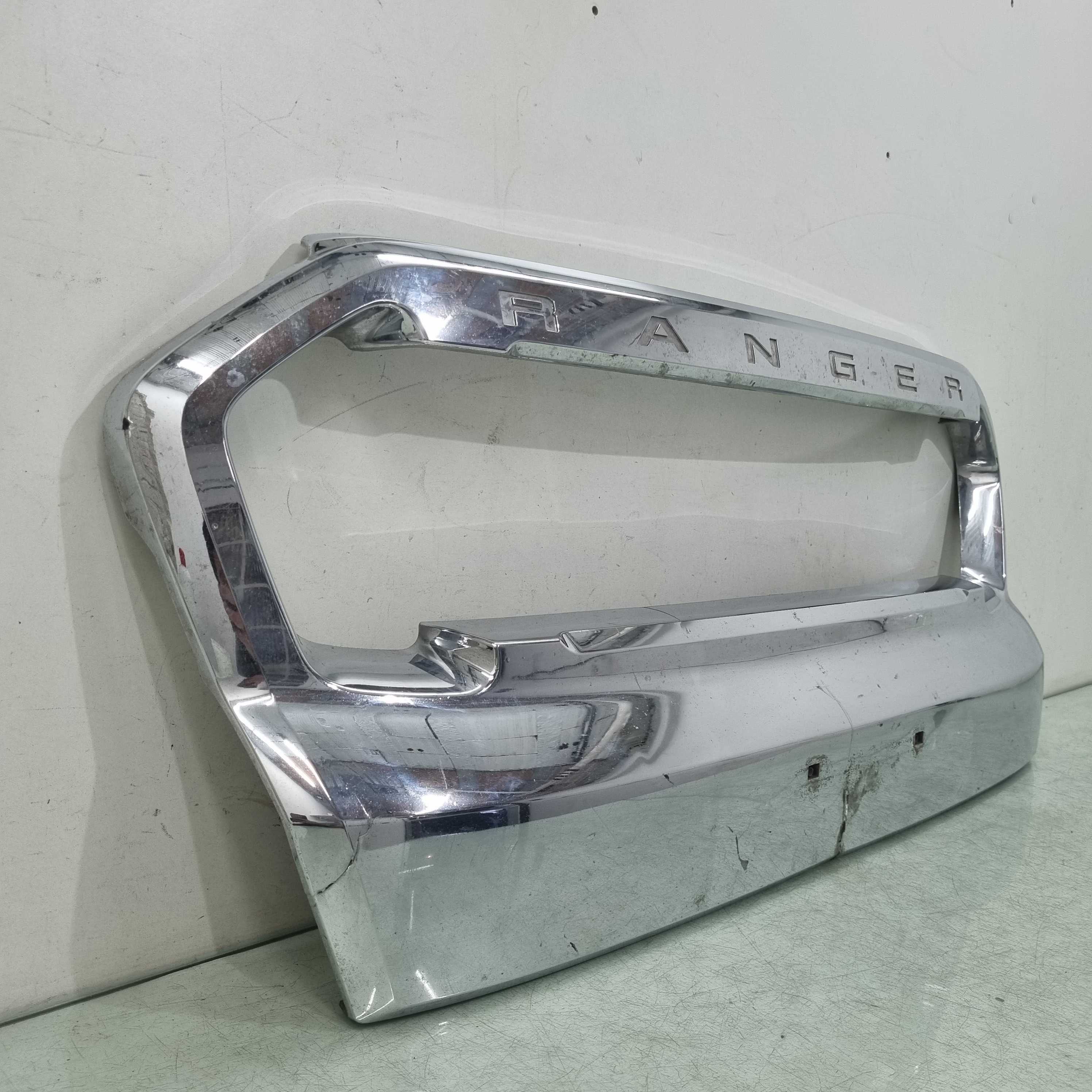 Moldura Central Grade Ford Ranger 2017/2019 C/avaria Usada 3