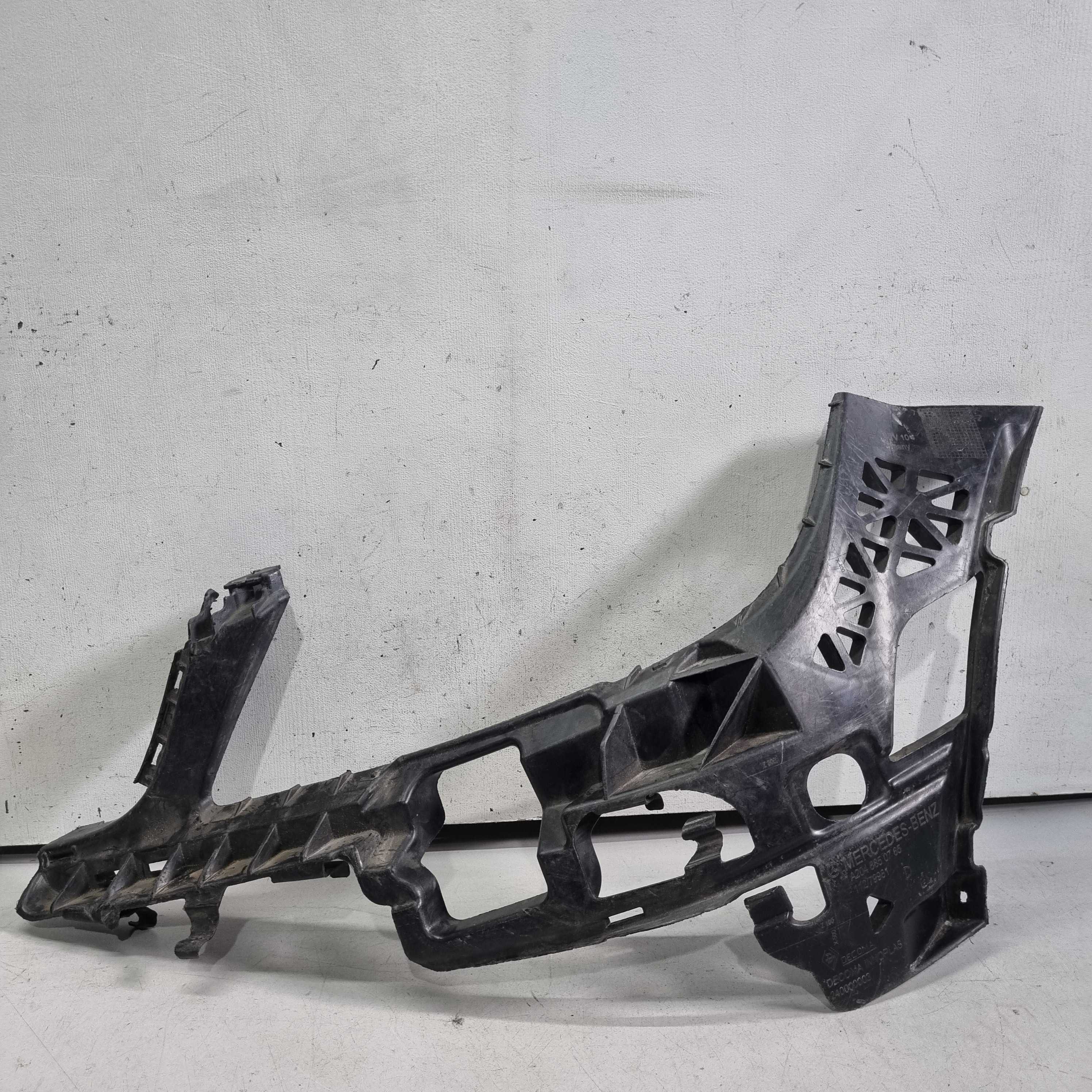 Guia Farol Esquerdo Mercedes-benz C180 2008/2012 Seminovo.