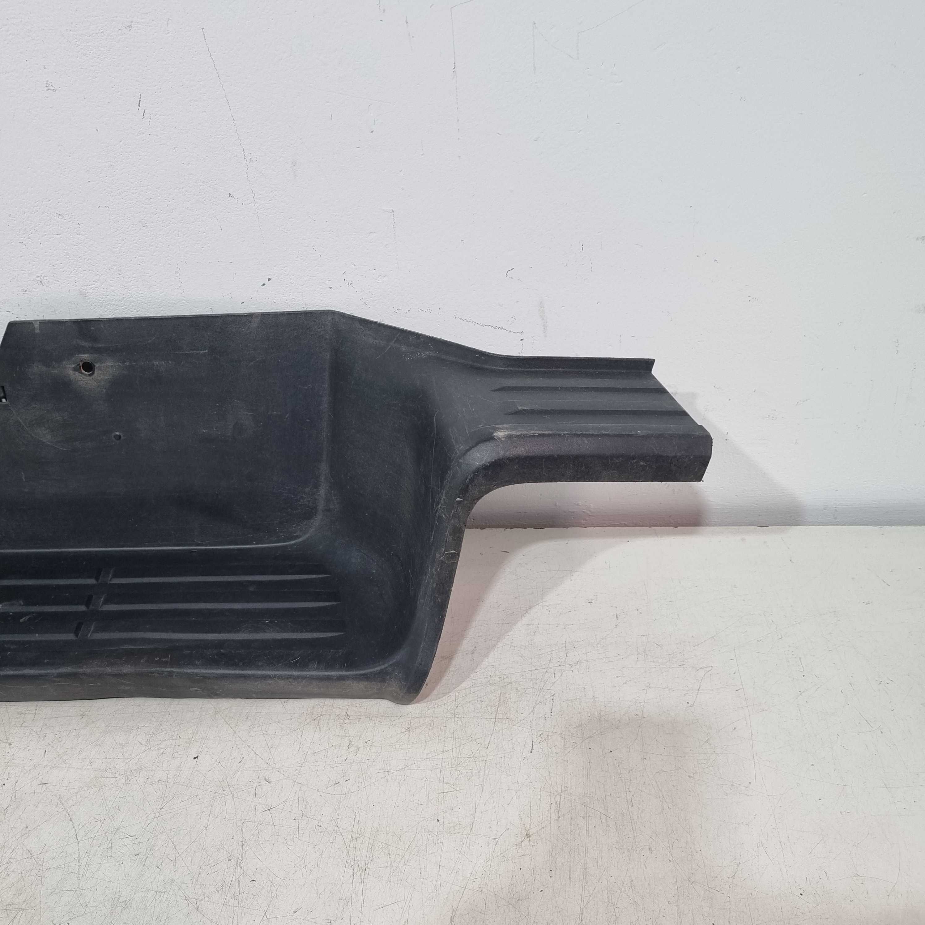 Moldura Central Parachoque Traseiro Toyota Hilux 2016/2021 3