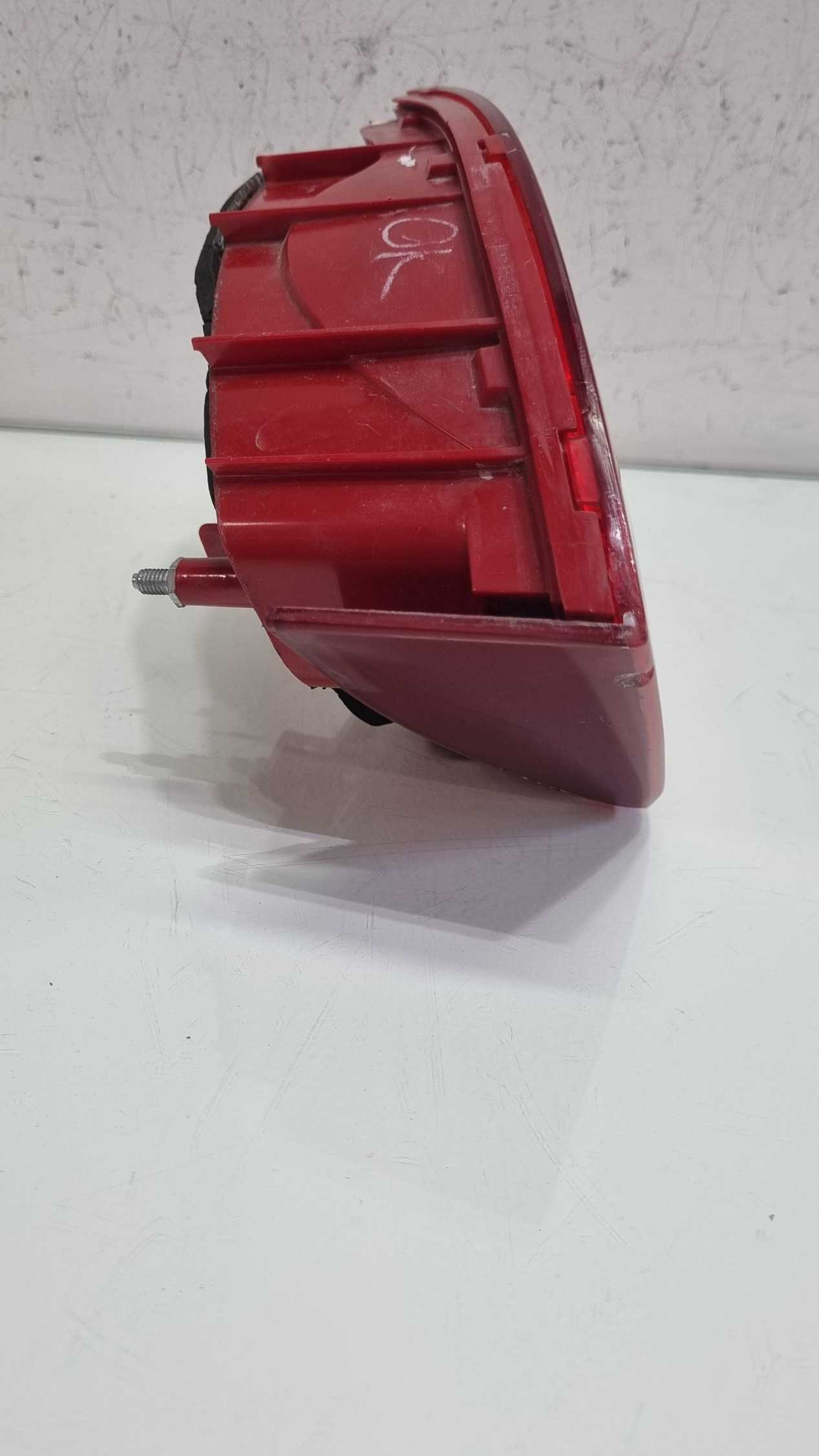 Lanterna Direito tampa Volkswagen Jetta modelo 2012/2015 4