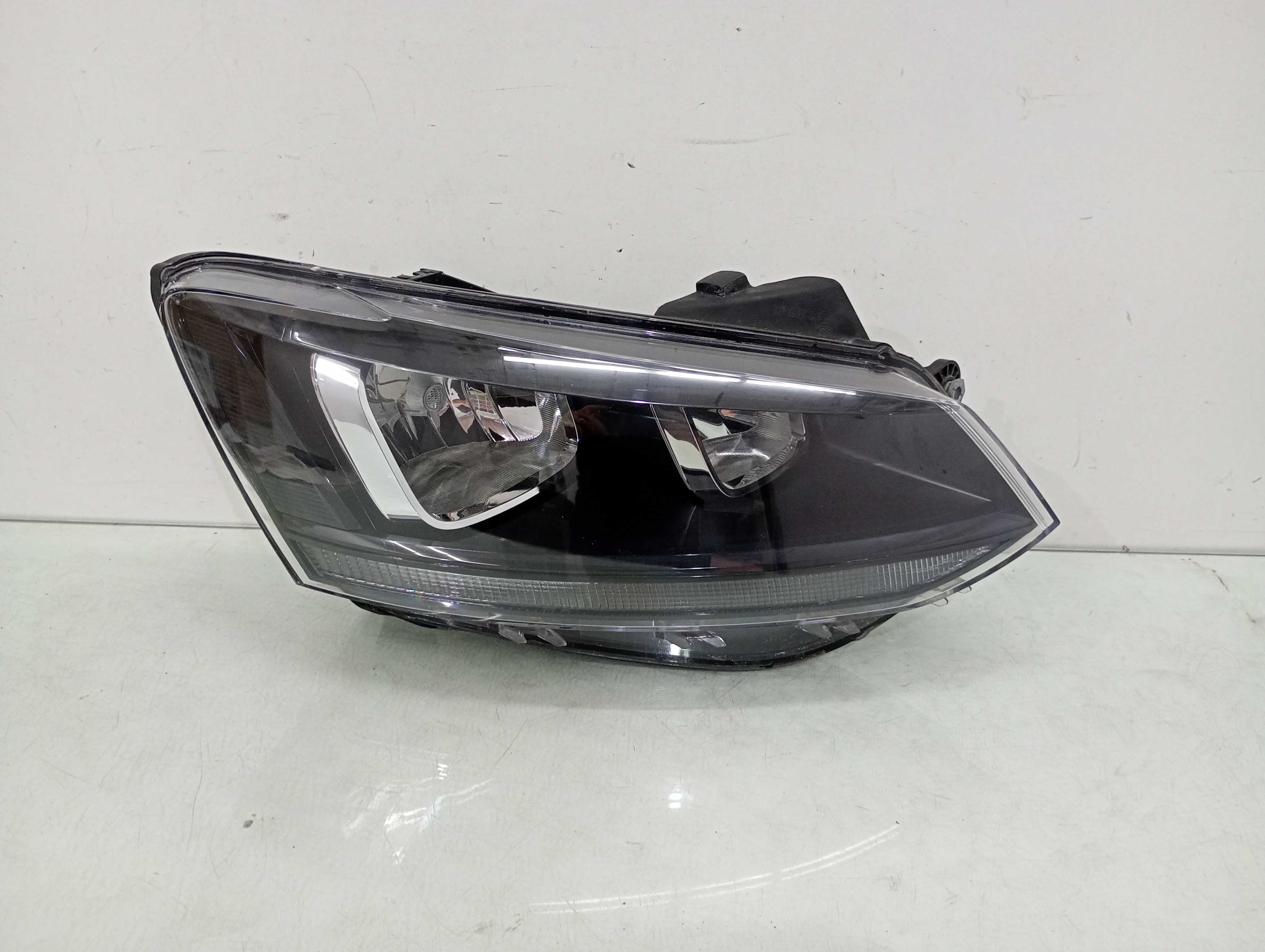 Farol Direito Fox 2015 A 2021 Friso Preto Original E Usado. 2