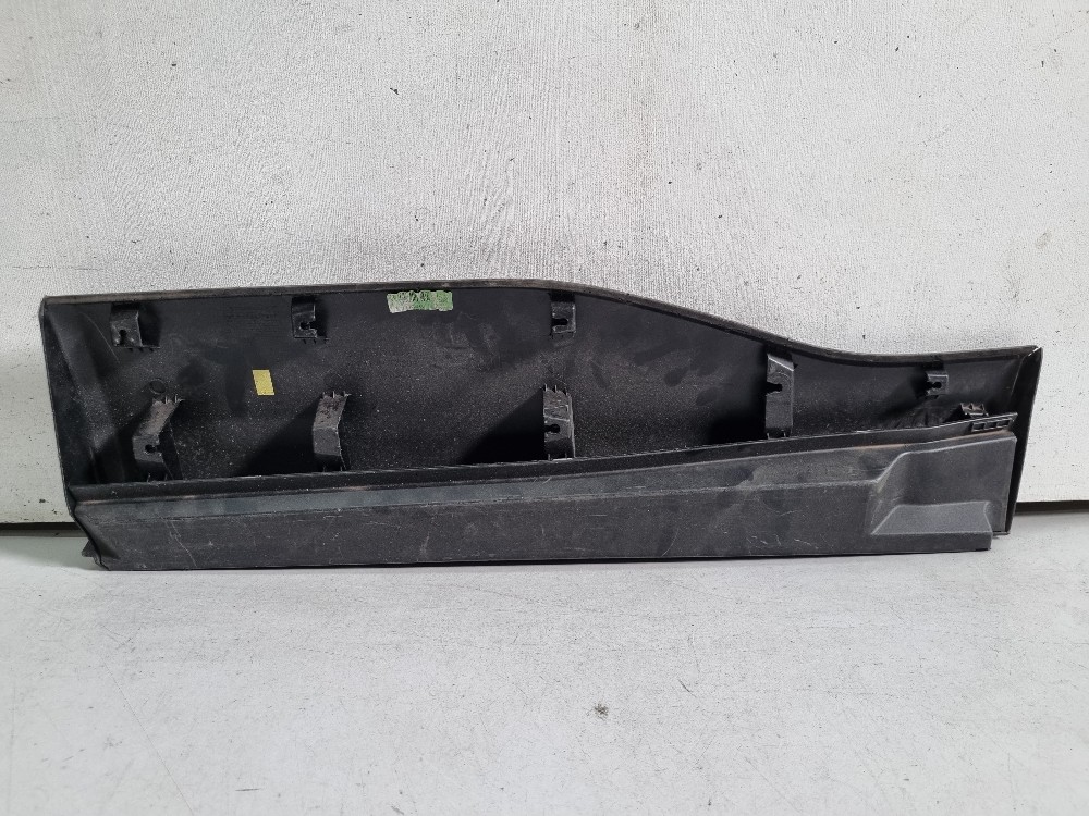 Friso Da Porta Traseira Dir. Corolla Cross 2022/2025 Usado. 2