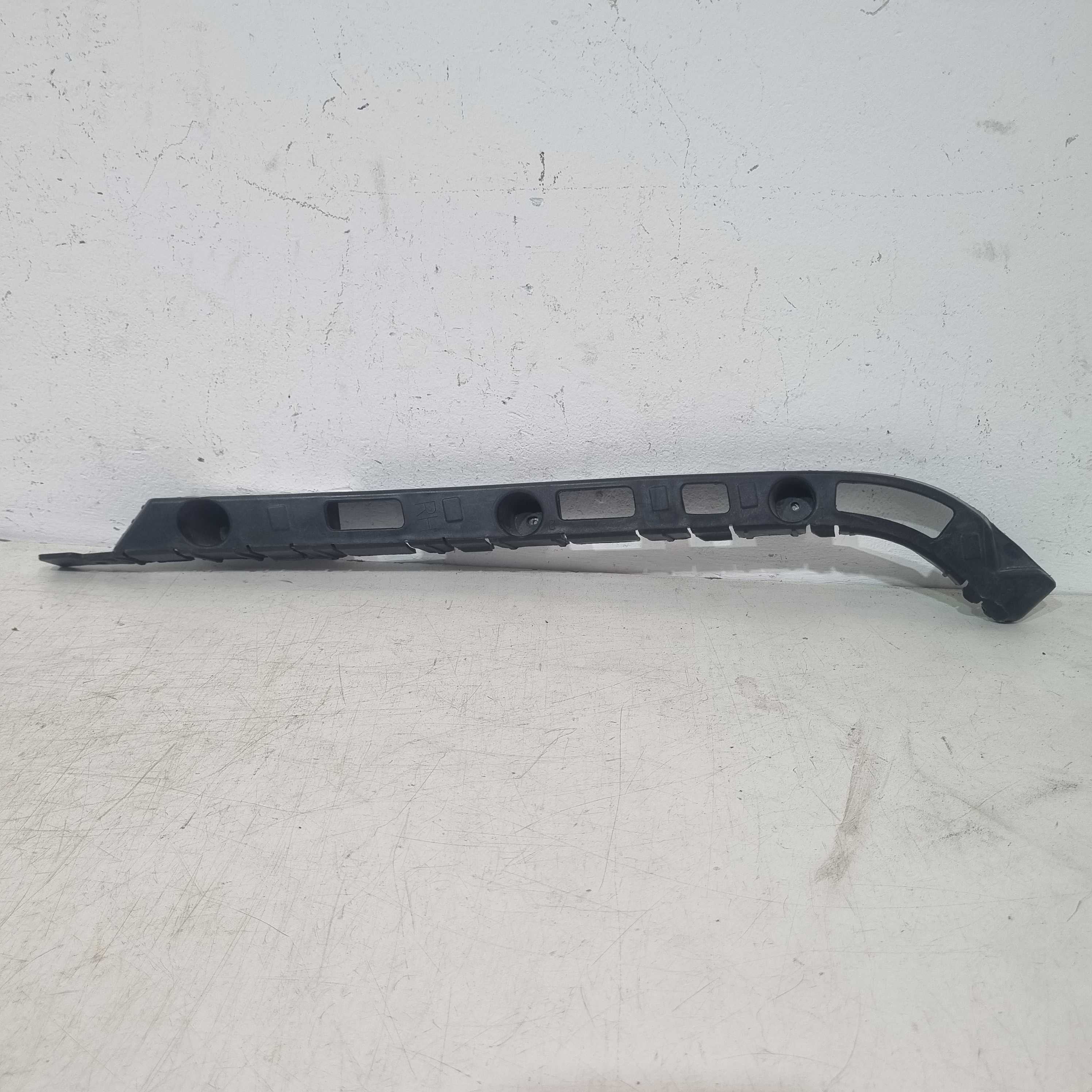 Guia Direito Do Para-choque Traseiro Cruze Sedan 2011/2016