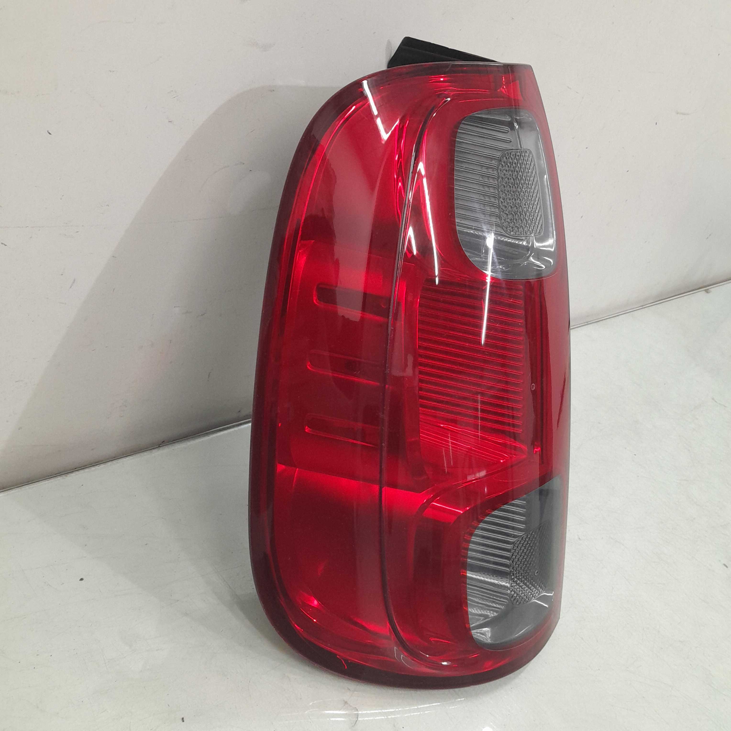 Lanterna Traseira Esquerda Fume Fiat Uno Vivace 2011/2015 2