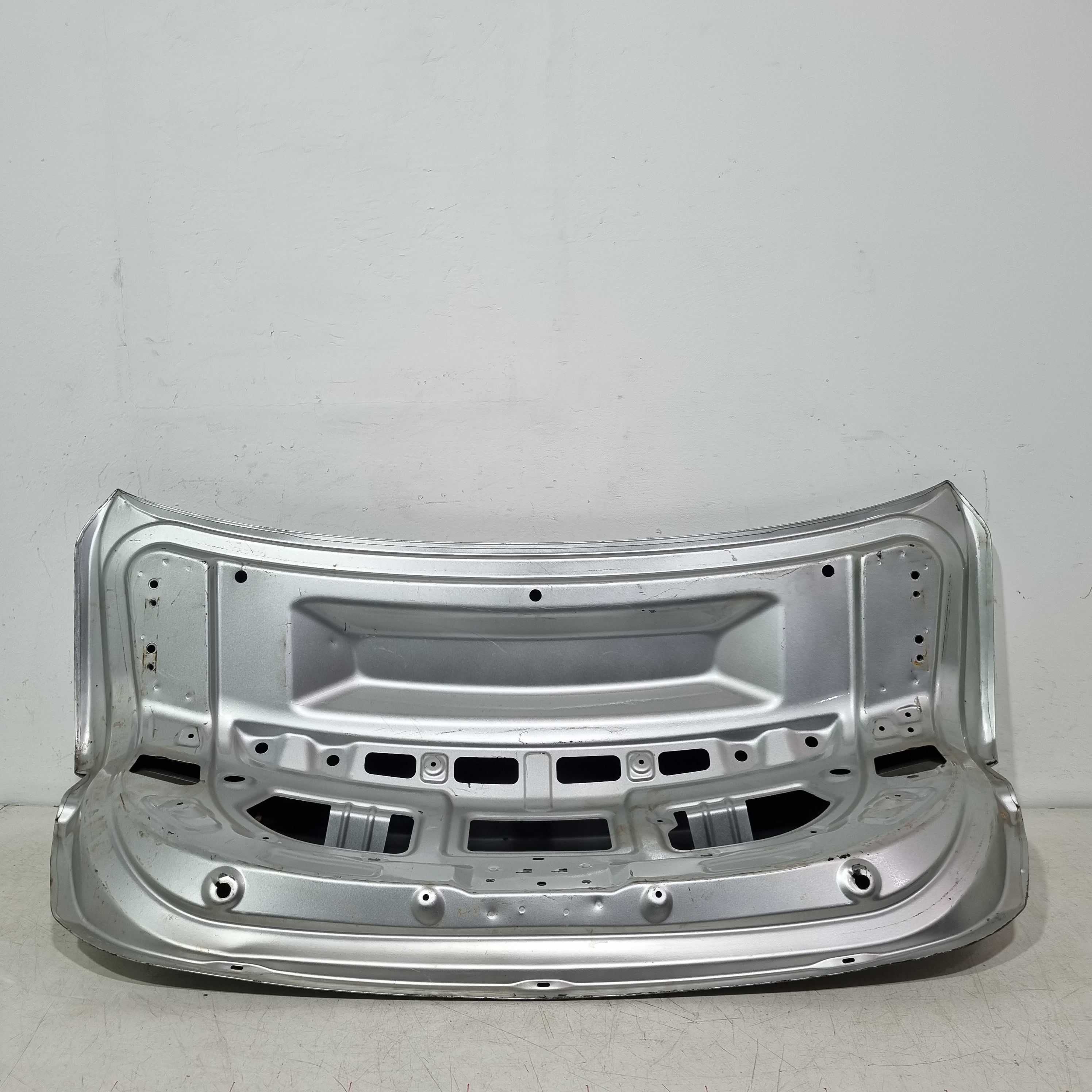 Tampa Traseira Chevrolet Onix Sedan Modelos 2020/2024 Prata 4