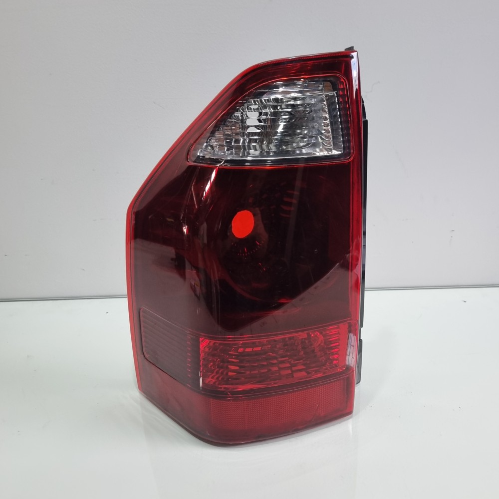 Lanterna Esquerdo Mitsubishi Pajero 2003 2004 2005 2006 2008 Esquerdo/motorista
