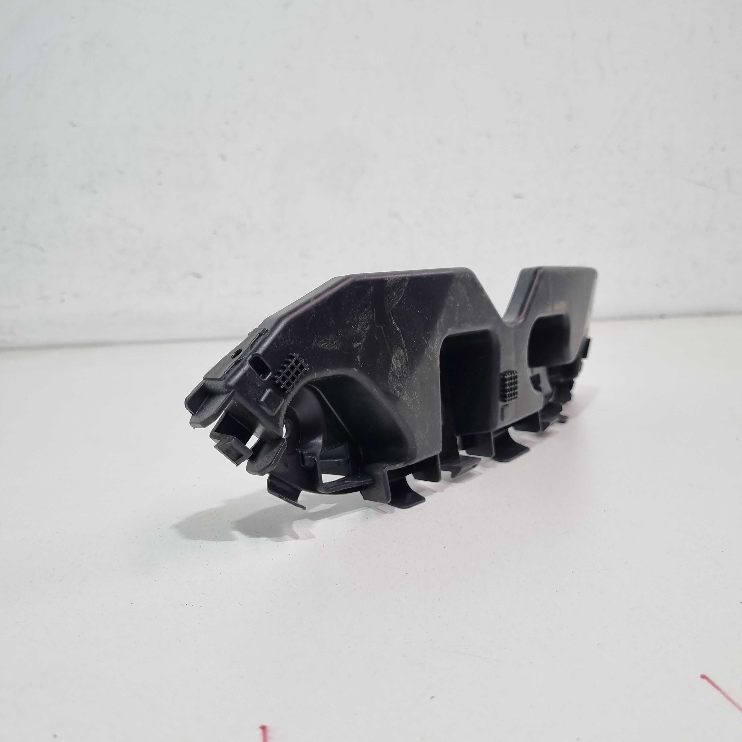 Guia Parachoque Dianteiro Esquerdo Renault Duster 2013/2019 2