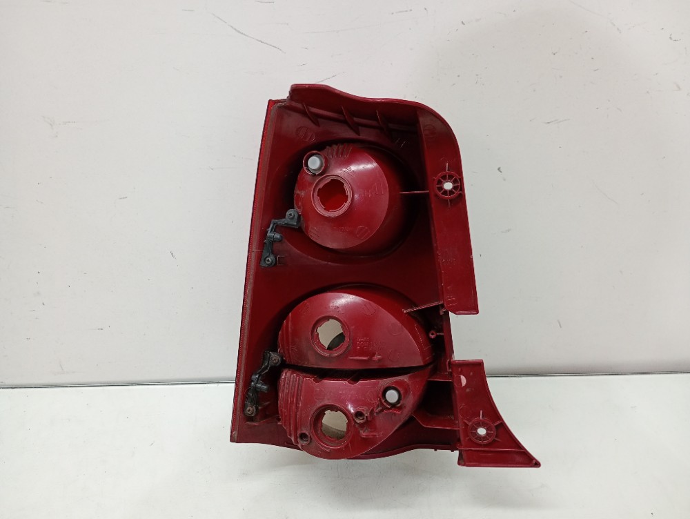 Lanterna Do Lado Direito Kia Picanto Modelos 2008/2011 Direito/passageiro Vermelho 2