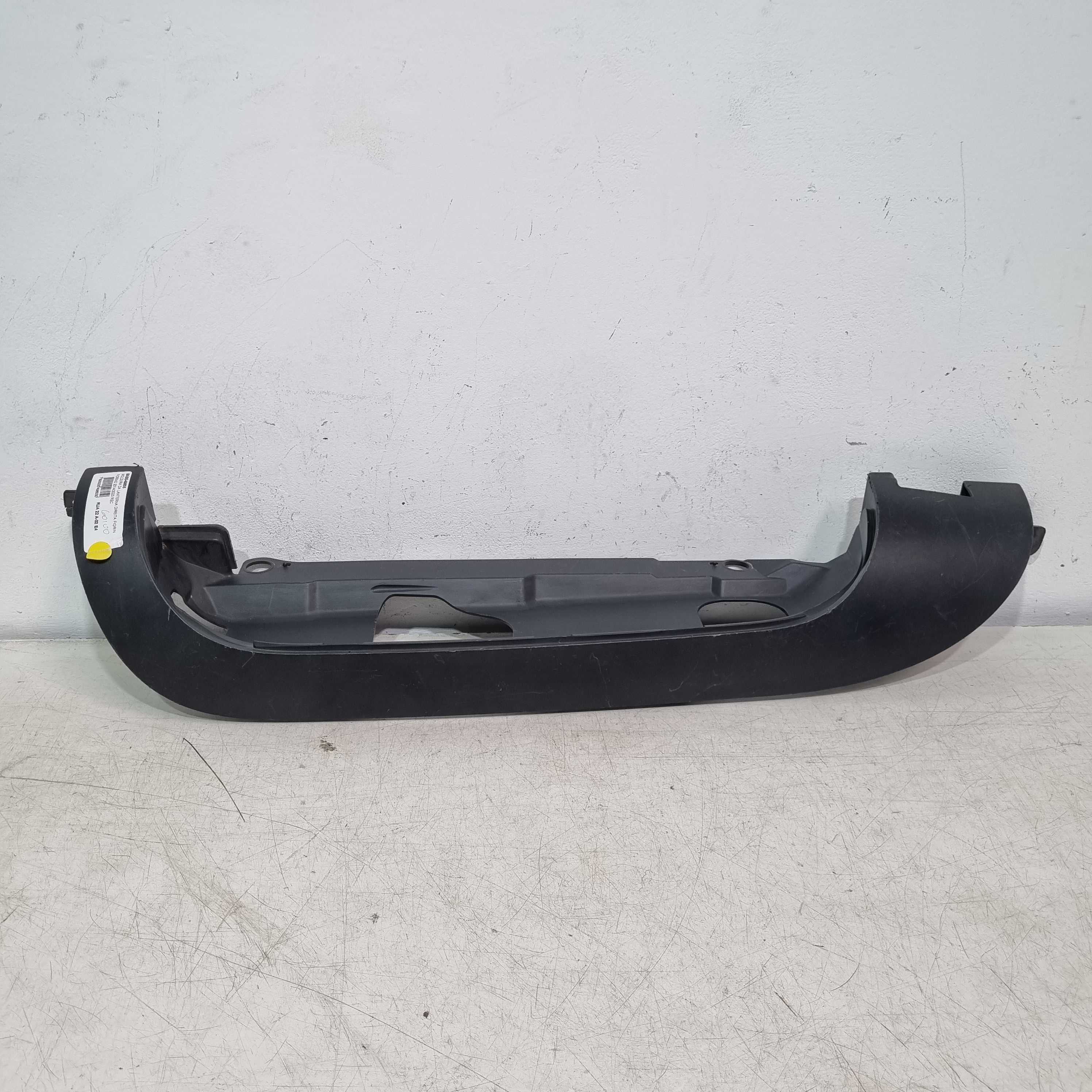 Moldura Lateral Do Lado Direito Fiat Fiorino 2014/2023 1