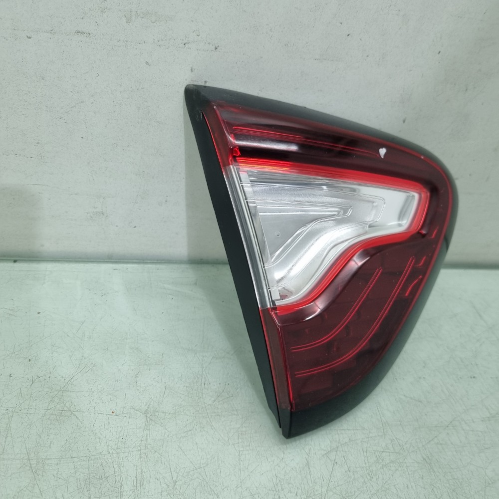 Lanterna Esquerda Da Tampa Traseira Renault Captur 2017/2021 2