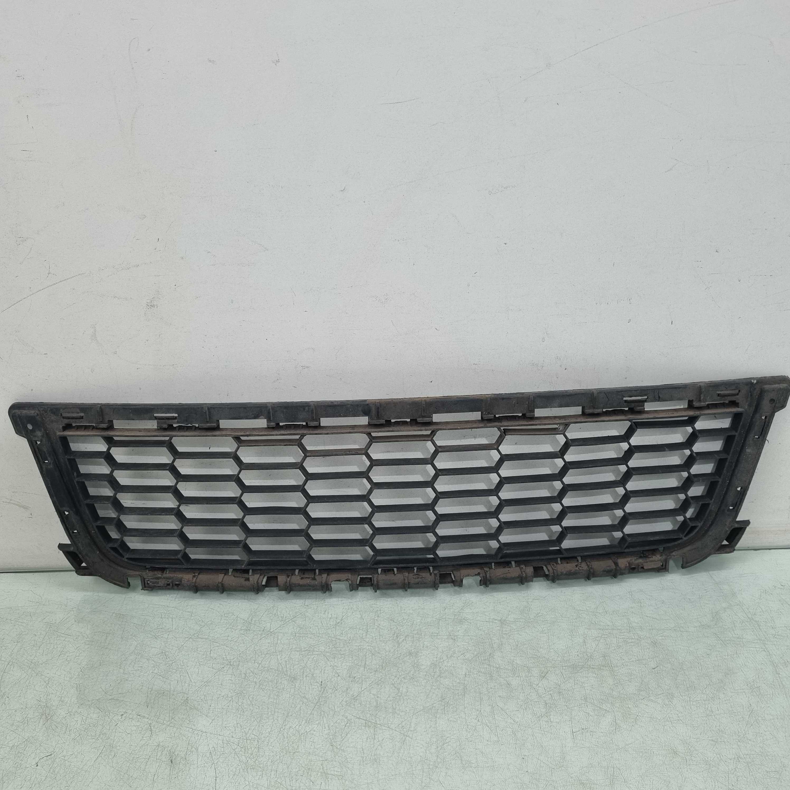 Grade Inferior Para-choque Diant. Sandero 2012/2014 Seminova 1