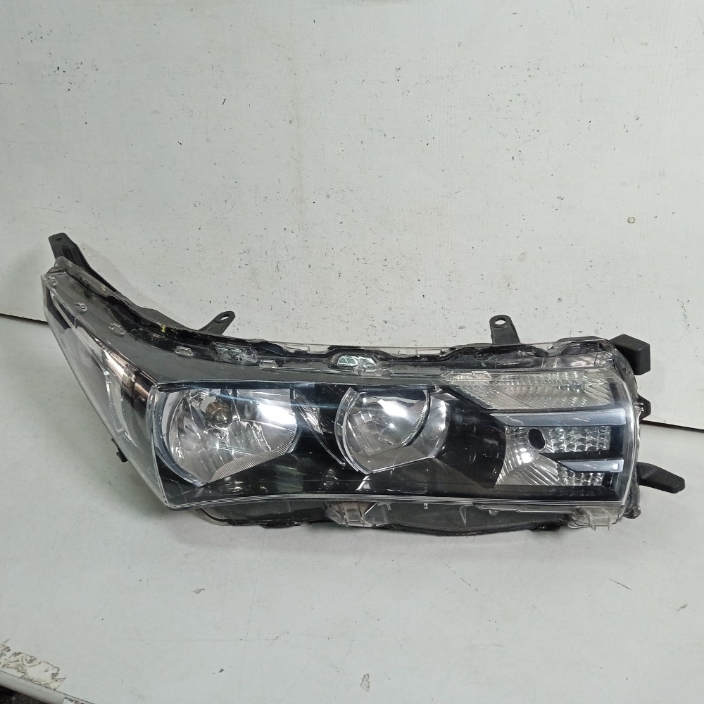 Farol Direito Sem Led Toyota Corola 2015 2016 2017 2018 Direito/passageiro 1