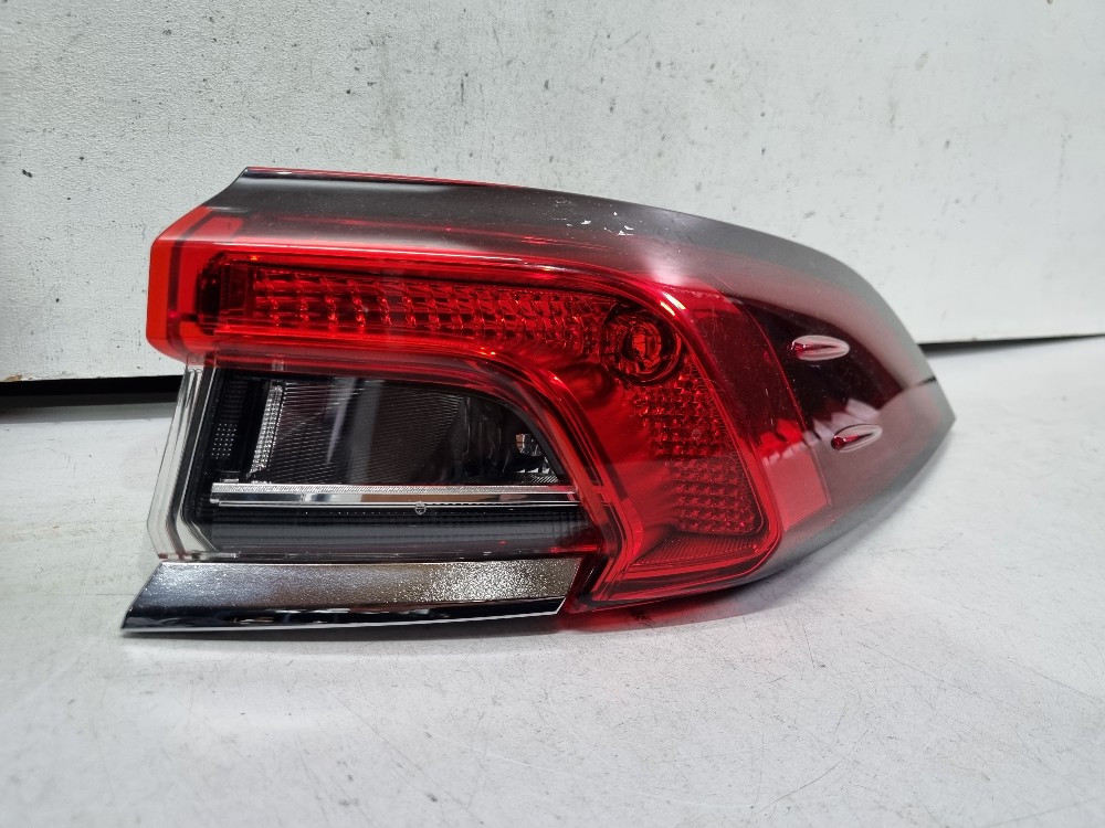 Lanterna direita Toyota Corolla 2021/2023 usada original 4