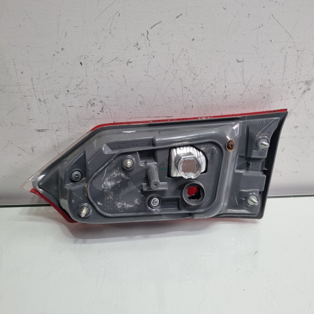 Lanterna Esquerda Tampa Traseira Toyota Corolla 2015/2017 Esquerdo/motorista 4