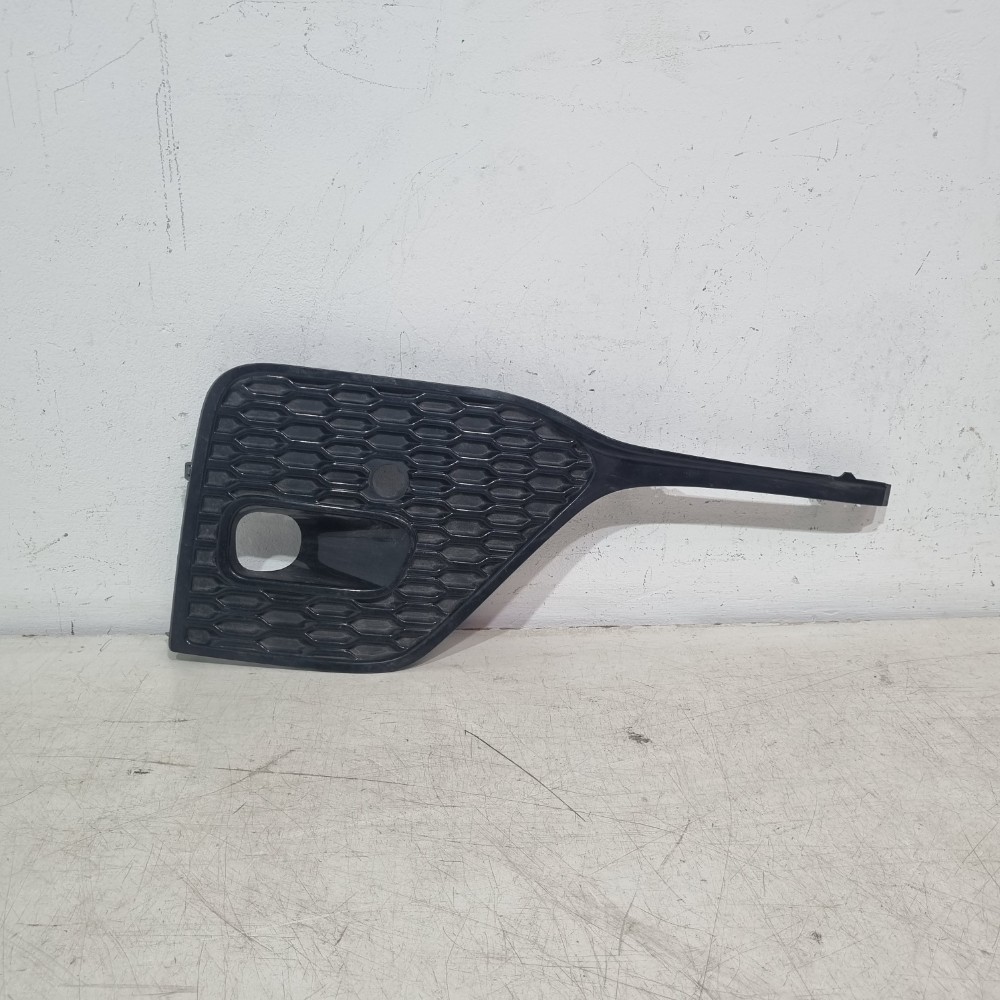 Moldura Do Lado Direito Do Cibie Hilux Sw4 Modelos 2022/2023 Preta Direito