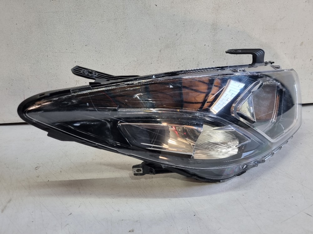 Farol Direito Com  Led Chevrolet Onix 2017 / 2019 Recuperado 3