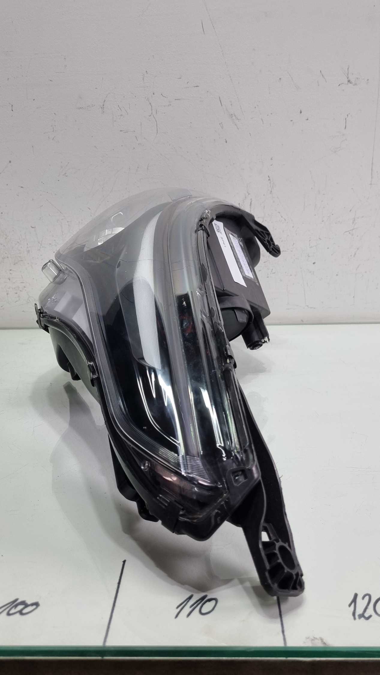Farol lado esquerdo com led mascar negra FIAT ARGO 2017/2023 2