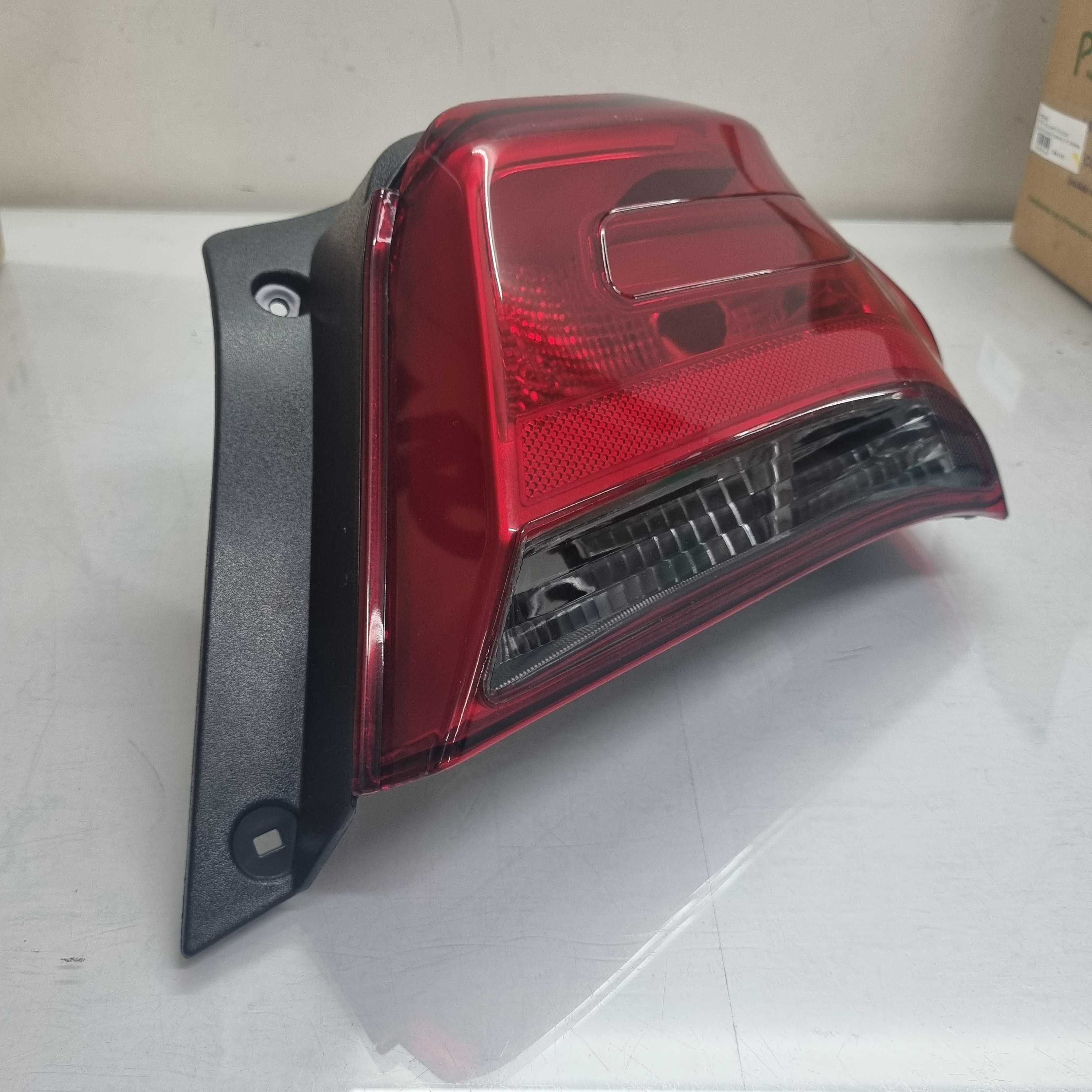 Lanterna Fume Direito Chevrolet Onix Hatch Modelos 2020/2024 Direito/passageiro 6