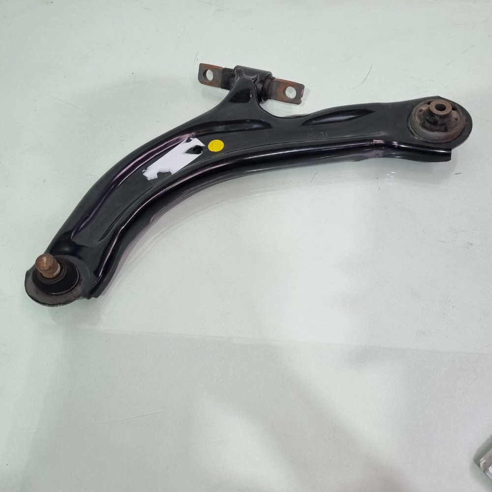 Bandeja Dianteira Esquerda Nissan Sentra 2013/2016 Usado